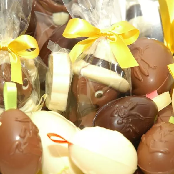 Luxe paasmand met paas chocolade