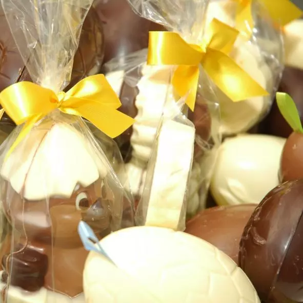 Luxe paasmand met paas chocolade