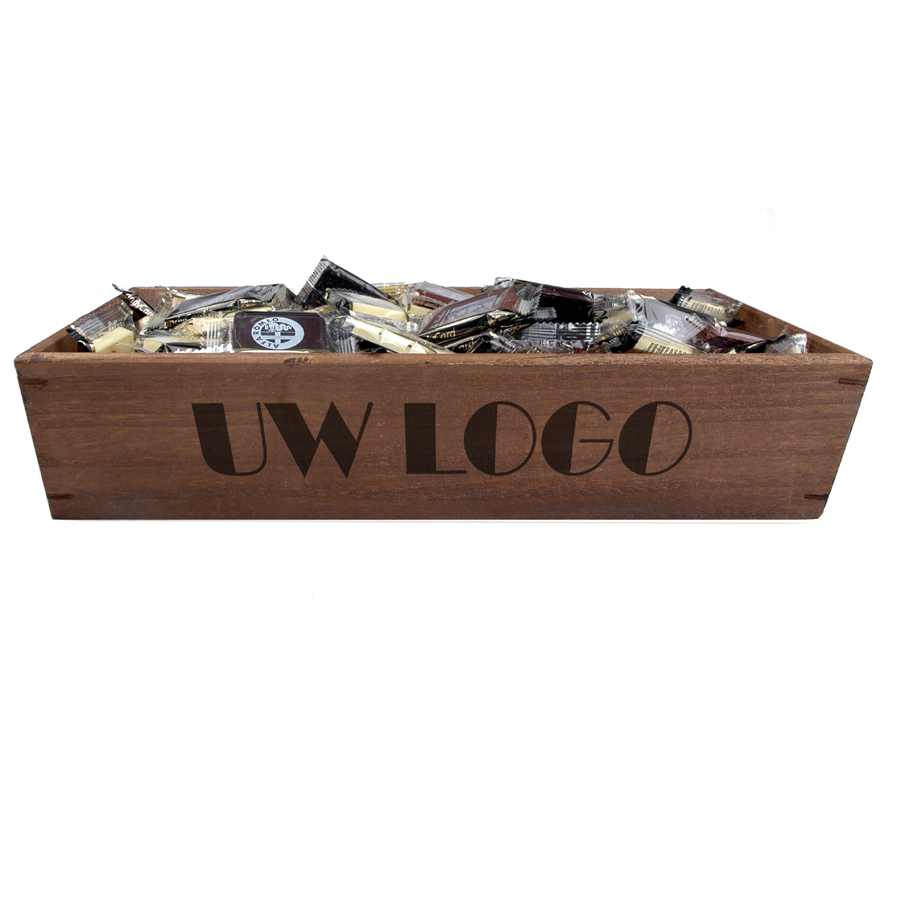 Houten kist met logochocolaatjes