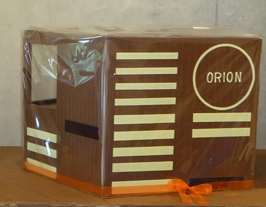 Onderwijsgebouw Orion in chocolade nagebouwd