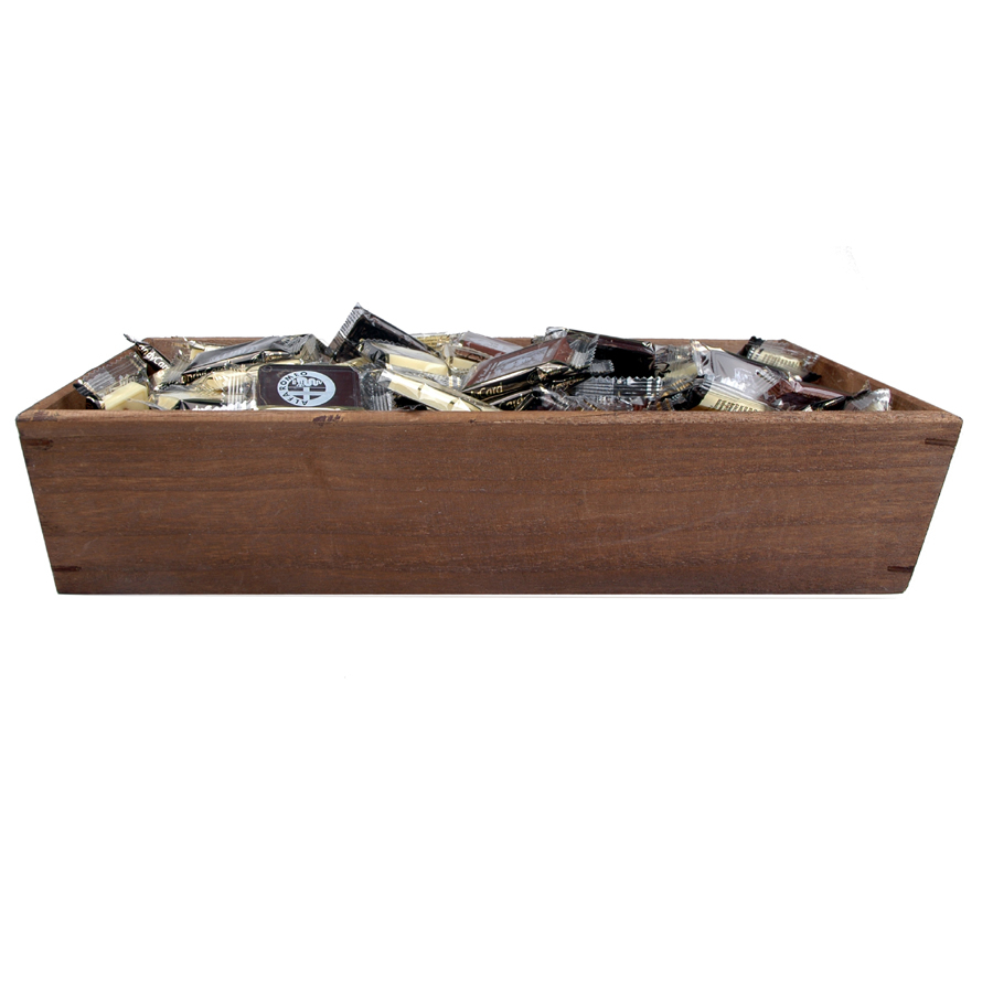 houten-kist-met-logochocolaatjes
