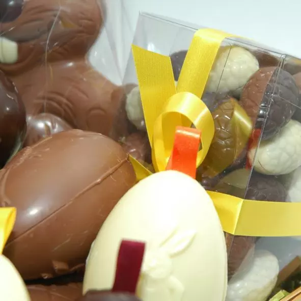 Luxe paasmand met paas chocolade