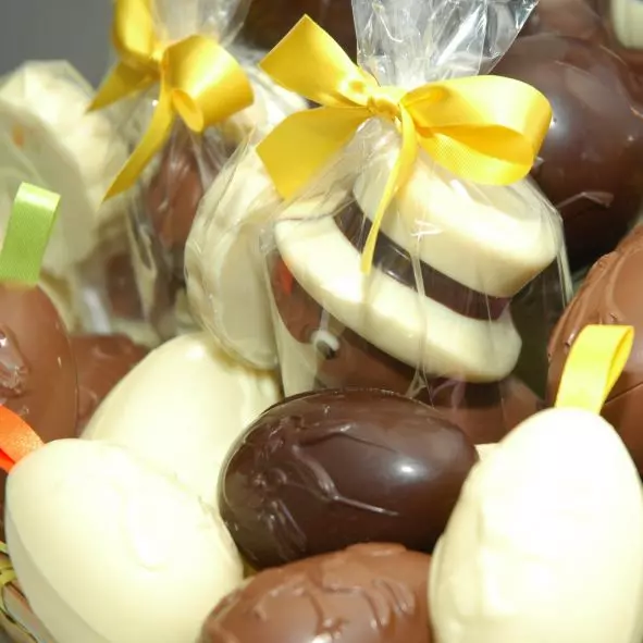 Luxe paasmand met paas chocolade