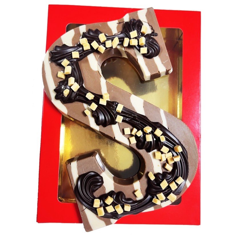 Letter S gedecoreerd 225 gram marmer Caramel Fudge